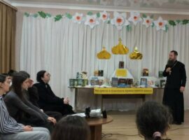 В библиотеке поселка Радуга прошел круглый стол, приуроченный к празднованию Дня православной книги