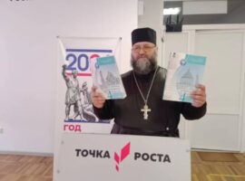 Настоятель храма Успения Божией Матери села Кевсала провел беседу с родителями учащихся третьего класса школы № 9