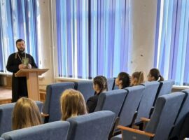 В гимназии № 9 города Невинномысска состоялась встреча школьников со священником, посвящённая Дню православной книги