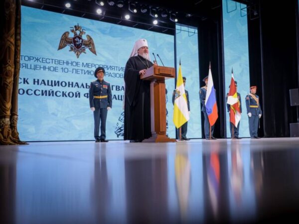 Митрополит Кирилл принял участие в торжественном мероприятии, посвящённом 10-летию образования Федеральной службы войск национальной гвардии Российской Федерации и 215-й годовщине со дня создания войск правопорядка