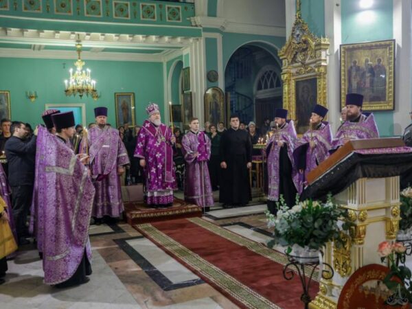 Митрополит Кирилл совершил всенощное бдение в Андреевском соборе города Ставрополя