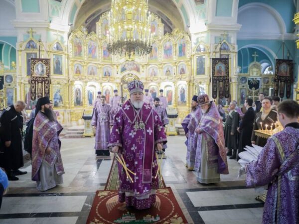 В Неделю 5-ю Великого поста митрополит Кирилл совершил Литургию в Андреевском соборе города Ставрополя