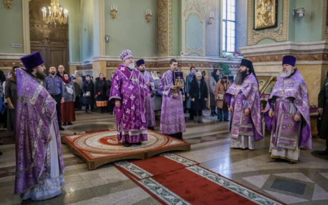В Неделю Крестопоклонную митрополит Кирилл совершил Божественную литургию в Казанском кафедральном соборе города Ставрополя