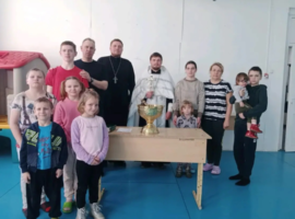 Благочинный Медвеженского округа посетил детский дом в селе Преградном