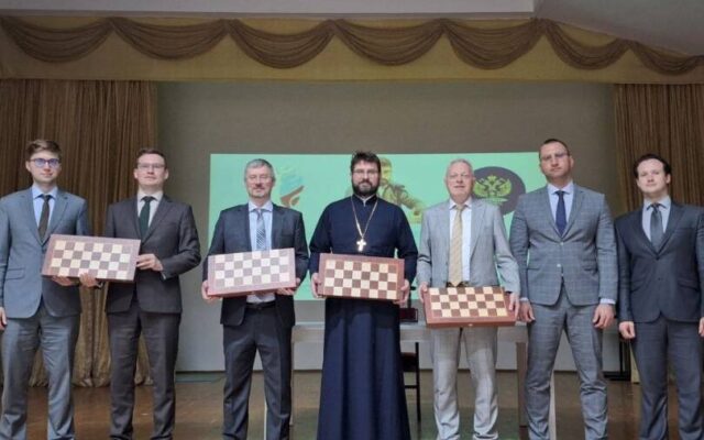 Руководитель миссионерского отдела епархии открыл сезон русских шахмат в Пакистане