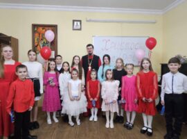 Воспитанники воскресной школы храма пророка Божия Илии посёлка Рассвет представили прихожанам праздничный пасхальный концерт