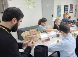 В Детской школе искусств села Донского прошел мастер-класс по росписи Пасхальных яиц