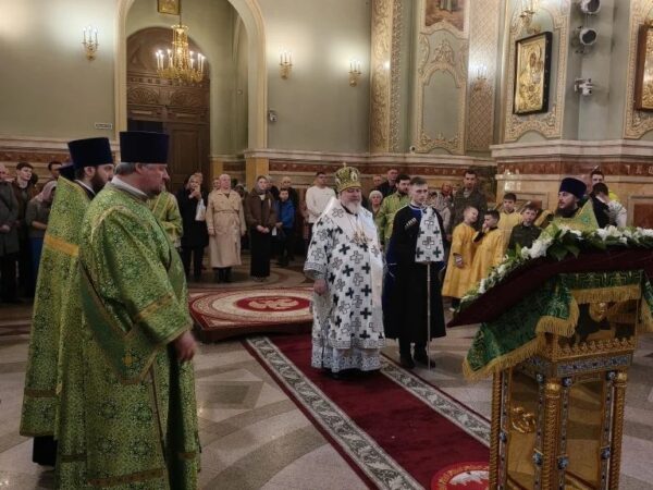 ‎В канун празднования Входа Господня в Иерусалим митрополит Кирилл совершил всенощное бдение в Казанском кафедральном соборе города Ставрополя