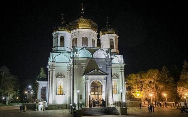 В праздник Светлого Христова Воскресения митрополит Кирилл возглавил богослужения в Казанском кафедральном соборе
