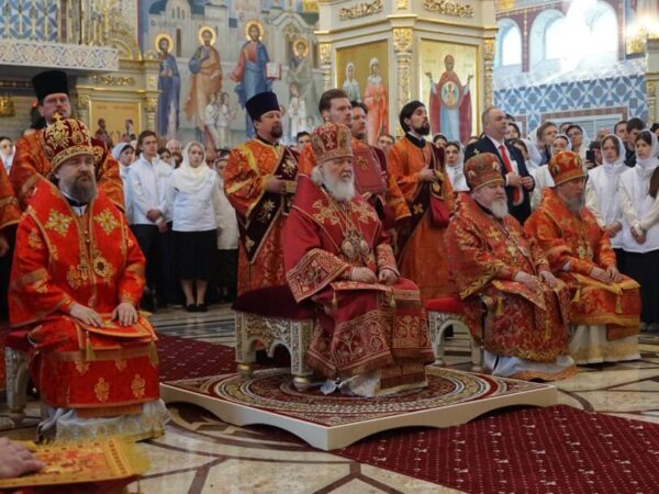 Митрополит Кирилл сослужил Святейшему Патриарху за Божественной литургией в храме Рождества Христова станицы Динской Краснодарского края