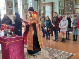 Подопечные Петровского ЦСОН посетили храм Покрова Пресвятой Богородицы в селе Благодатном