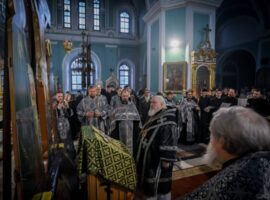 В канун Великого Пятка, митрополит Ставропольский и Невинномысский Кирилл совершил утреню с чтением 12-ти Евангелий Святых Страстей