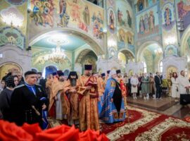 В среду светлой седмицы митрополит Кирилл совершил литургию во Владимирском соборе города Ставрополя