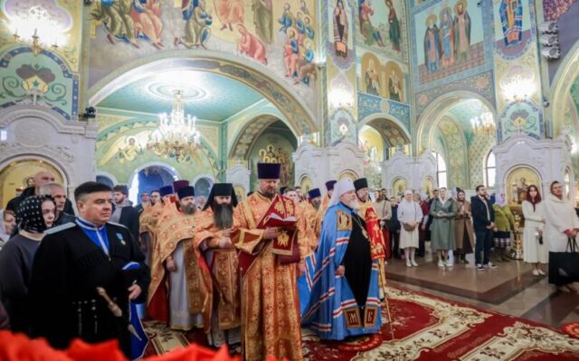 В среду светлой седмицы митрополит Кирилл совершил литургию во Владимирском соборе города Ставрополя