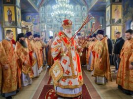 В пятницу Светлой седмицы митрополит Кирилл совершил Божественную литургию в храме Всех святых в земле Русской просиявших г. Михайловска