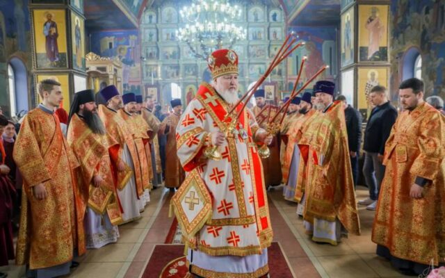 В пятницу Светлой седмицы митрополит Кирилл совершил Божественную литургию в храме Всех святых в земле Русской просиявших г. Михайловска