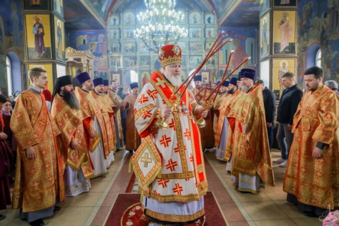 В пятницу Светлой седмицы митрополит Кирилл совершил Божественную литургию в храме Всех святых в земле Русской просиявших г. Михайловска