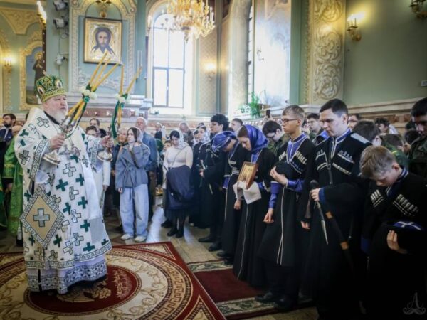 В праздник Входа Господня в Иерусалим митрополит Кирилл совершил Литургию в Казанском соборе города Ставрополя