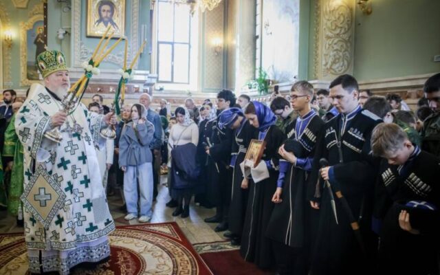 В праздник Входа Господня в Иерусалим митрополит Кирилл совершил Литургию в Казанском соборе города Ставрополя