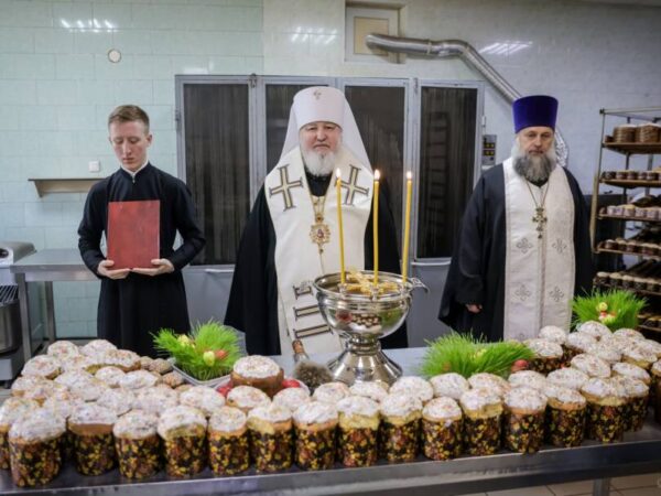 Митрополит Кирилл совершил освящение пасхальных куличей