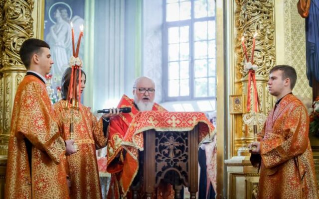 Митрополит Кирилл совершил Пасхальную великую вечерню в Казанском кафедральном соборе города Ставрополя