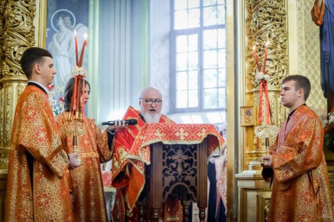 Митрополит Кирилл совершил Пасхальную великую вечерню в Казанском кафедральном соборе города Ставрополя