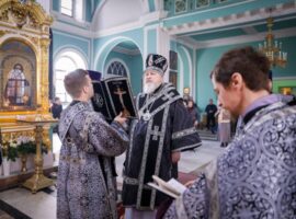 В Великую Среду митрополит Кирилл совершил последнюю в этом году Литургию Преждеосвященных Даров в Андреевском соборе города Ставрополя