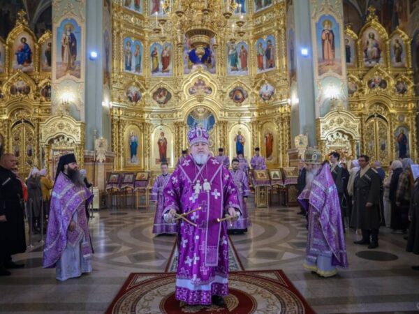 В Великий Четверг митрополит Кирилл совершил Литургию в Казанском кафедральном соборе