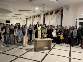 Благочинный Медвеженского округа совершил молебен перед поездкой детского творческого коллектива на международный конкурс