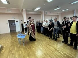 Настоятель храма Покрова Пресвятой Богородицы села Дербетовка посетил с пастырским визитом Дом социального обслуживания «Добрые руки»