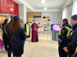 Исполняющий обязанности благочинного Курсавского округа провёл для сотрудников полиции экскурсию по историко-документальной выставке «Собор святых Ставропольской митрополии»