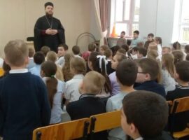 Священнослужитель провел беседу с учащимися школы № 1 города Ипатово
