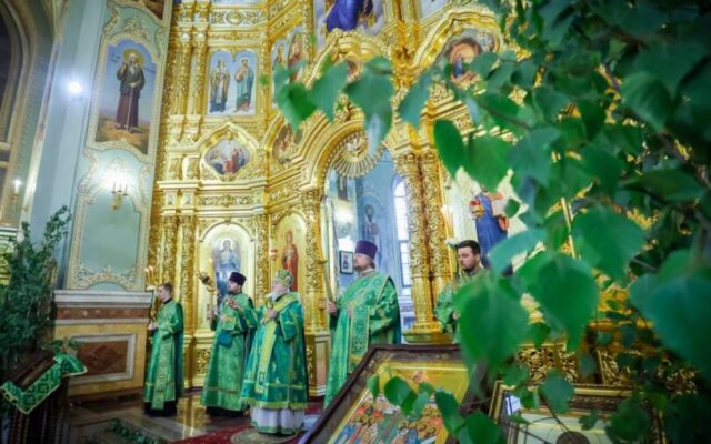 В канун праздника Святой Троицы митрополит Кирилл совершил всенощное бдение в Казанском соборе города Ставрополя