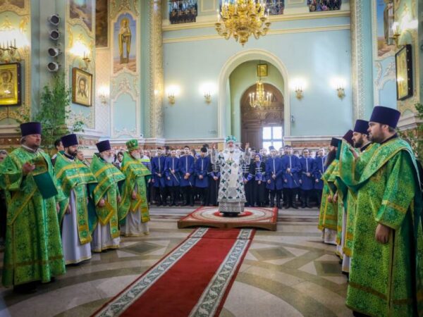 В праздник Святой Троицы митрополит Кирилл возглавил Литургию в Казанском кафедральном соборе города Ставрополя