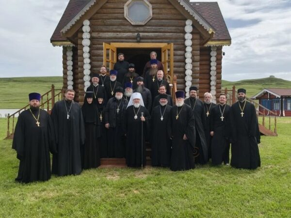 В день памяти равноапостольных Мефодия и Кирилла митрополит Кирилл возглавил Божественную литургию в храме иконы Божией Матери «Нечаянная Радость»