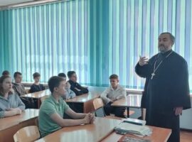 Настоятель храма святого благоверного великого князя Андрея Боголюбского города Михайловска провел беседу с учащимися школы № 5