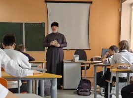 Настоятель храма иконы Божией Матери «Знамение» села Надежда провел беседу с учащимися школы № 14