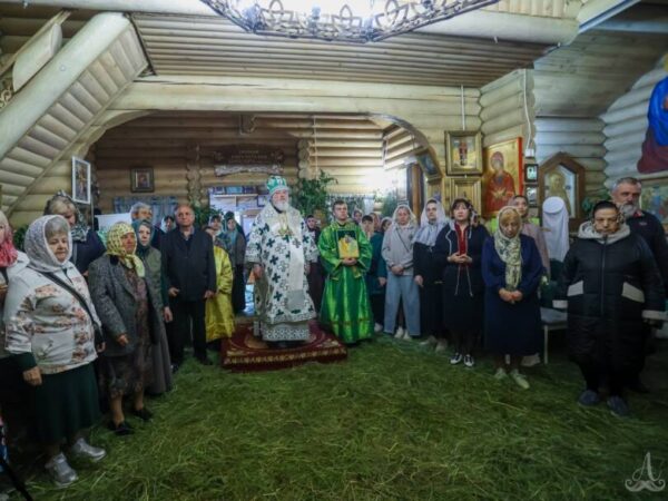 В День Святого Духа митрополит Кирилл совершил Литургию в храме святой блаженной Матроны Московской города Ставрополя